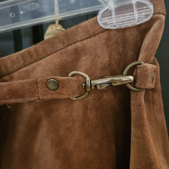 Banana Republic suede/leather skirt! Gorgeous! Size 0 fits more like a 2 - Picture 2 of 5